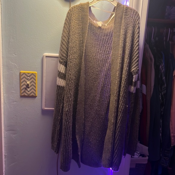Cardigan. - Picture 1 of 2